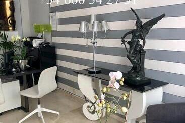 مسافرخانه Abril Nerja