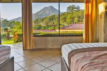 هتل Arenal Volcano Inn