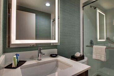 هتل Best Western Plus New Englander