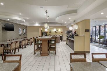هتل Best Western Plus New Englander