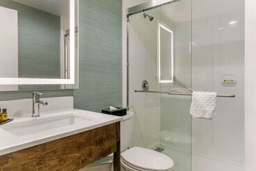 هتل Best Western Plus New Englander