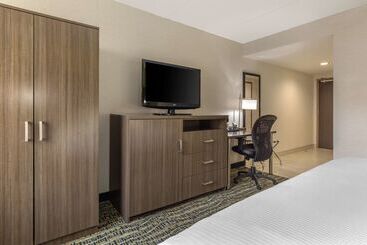 هتل Best Western Plus New Englander