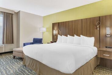 هتل Best Western Plus New Englander