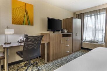 هتل Best Western Plus New Englander