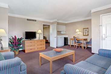 هتل Days Inn By Wyndham Tucson City Center