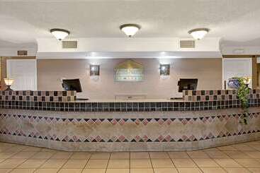 هتل Days Inn By Wyndham Tucson City Center