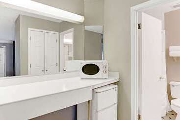 هتل Days Inn By Wyndham Tucson City Center