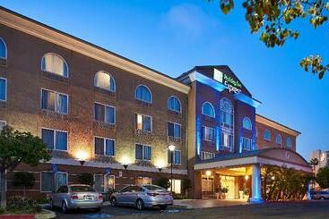 هتل Holiday Inn Express San Diego   Sorrento Valley, An Ihg