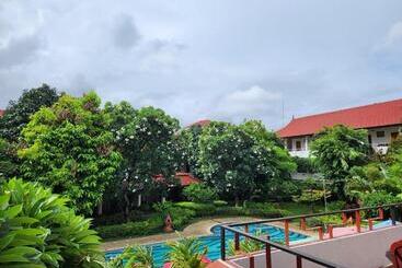 هتل Karinthip Village