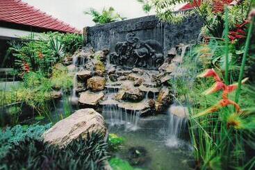 هتل Karinthip Village