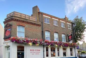 هتل The Red Cow Guest House