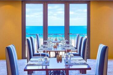 هتل Torre Praia