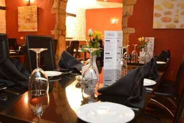 هتل Volunteer Inn