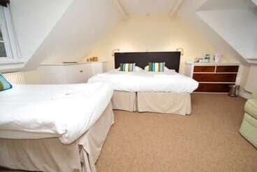 هتل Volunteer Inn