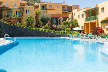 Apartamentos La Caleta