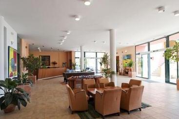 Apartamentos La Caleta