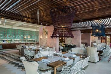 استراحتگاه Grand Palladium Select Palace Ibiza