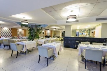 هتل Adrianopolis All Suites