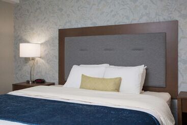 Best Western Plus Portsmouth Hotel & Suites