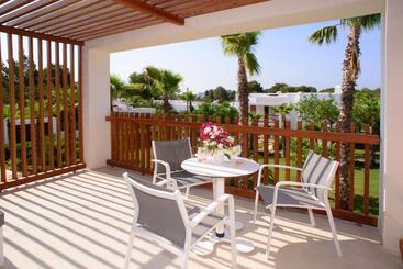 هتل Cala Llenya Resort Ibiza