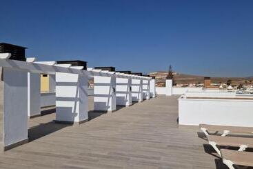 هتل Chatur Costa Caleta