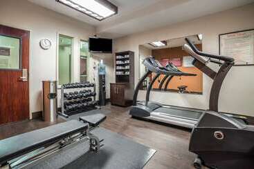 هتل Comfort Suites Airport