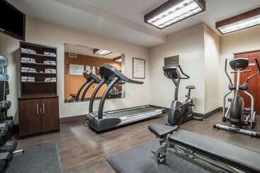 هتل Comfort Suites Airport