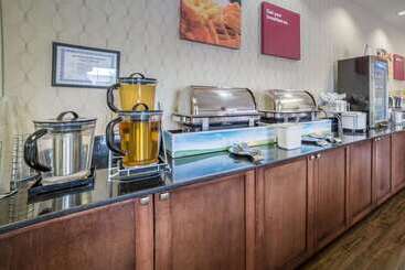 هتل Comfort Suites Airport