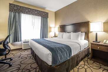 هتل Comfort Suites Airport