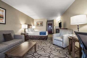هتل Comfort Suites Airport