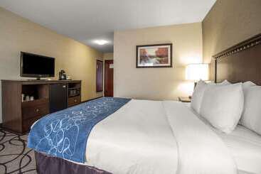 هتل Comfort Suites Airport