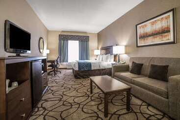 هتل Comfort Suites Airport