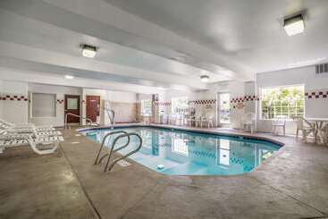 هتل Comfort Suites Airport
