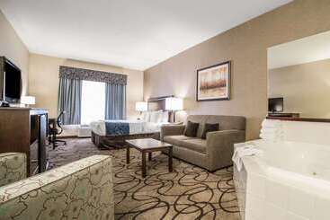 هتل Comfort Suites Airport