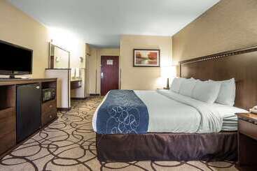 هتل Comfort Suites Airport