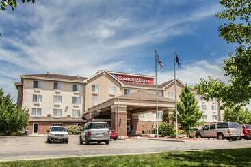 هتل Comfort Suites Airport