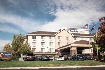 هتل Comfort Suites Airport