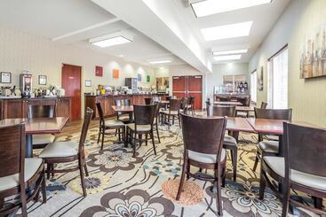 هتل Comfort Suites Airport