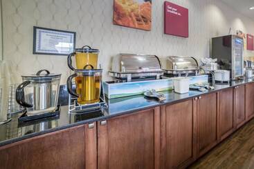 هتل Comfort Suites Airport