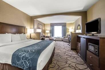 هتل Comfort Suites Airport