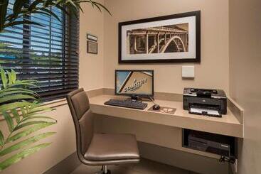 هتل Country Inn & Suites By Radisson, Rochester Pittsford Brighton, Ny