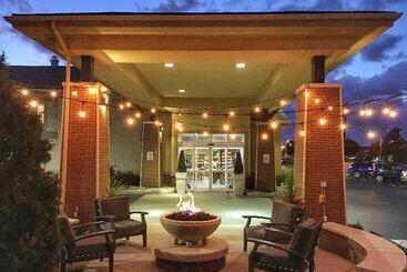 هتل Country Inn & Suites By Radisson, Rochester Pittsford Brighton, Ny
