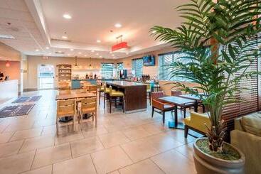 هتل Country Inn & Suites By Radisson, Rochester Pittsford Brighton, Ny