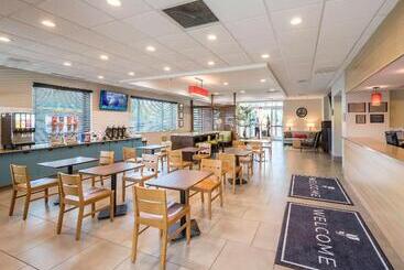 هتل Country Inn & Suites By Radisson, Rochester Pittsford Brighton, Ny