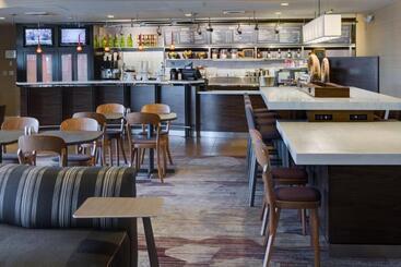 هتل Courtyard By Marriott Providence Warwick