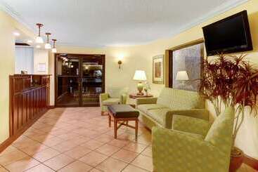 هتل Days Inn By Wyndham Kissimmee West
