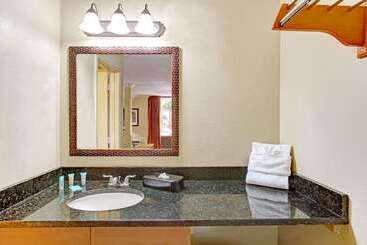 هتل Days Inn By Wyndham Kissimmee West