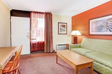 هتل Days Inn By Wyndham Kissimmee West