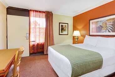 هتل Days Inn By Wyndham Kissimmee West