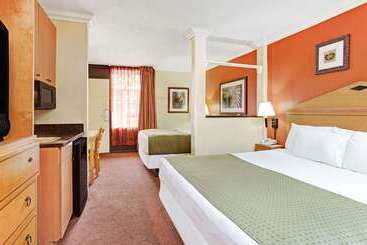 هتل Days Inn By Wyndham Kissimmee West
